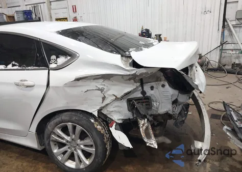 2016 Chrysler 200 Touring z USA, uszkodzony, nr VIN 1C3CCCFBXGN194181